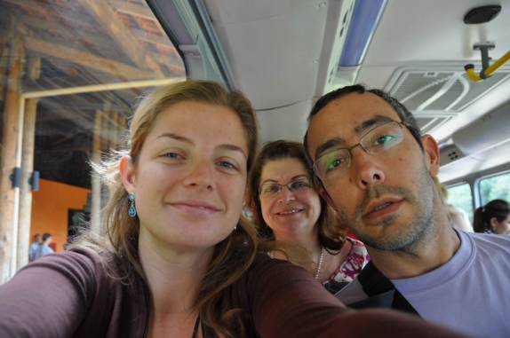 O trio dentro do ônibus no P.N. do Iguaçu (Foz do Iguaçu - PR)